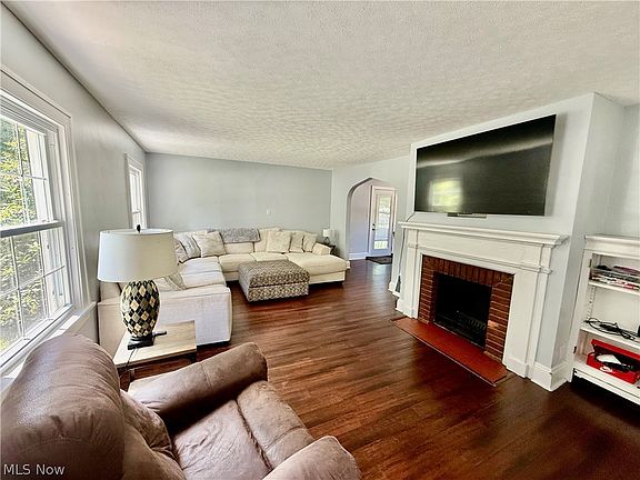 5th image of 211 Morrison Ave