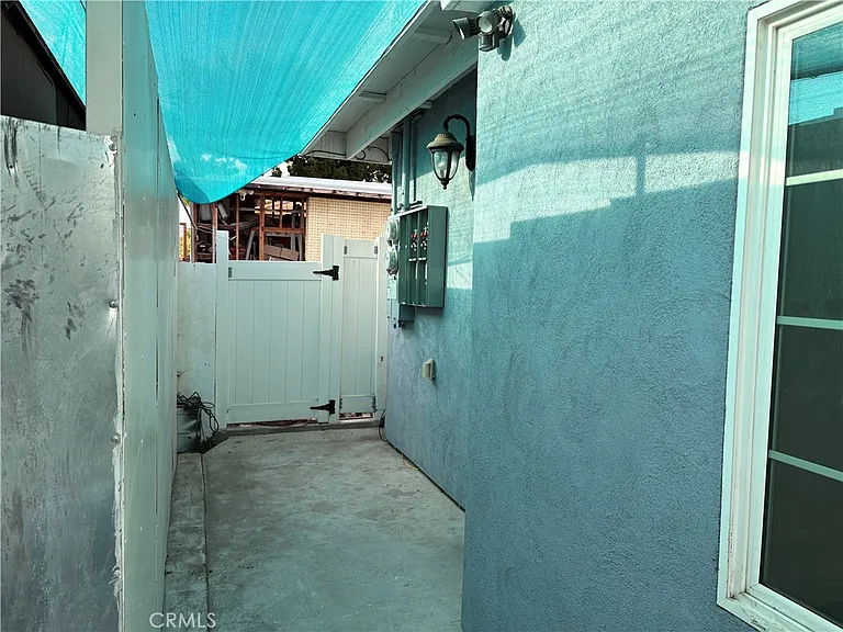 7501 1/2 Corbin Ave — Photo 17