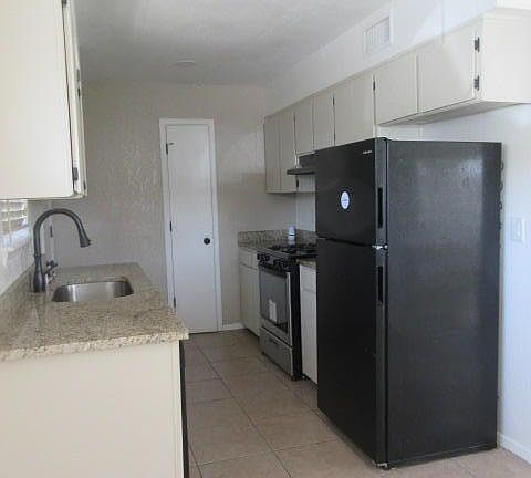4th image of 665 La Chapa Ave APT B