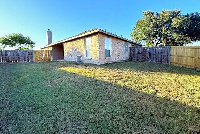 4 bed, 2.0 bath, 1722 sqft, $2,195 — Photo 3