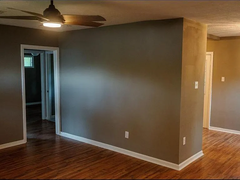 1602 W Crockett St — Photo 9