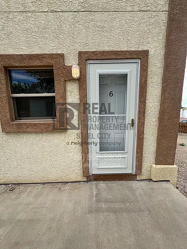 902 W 11th St #6 Photo 1