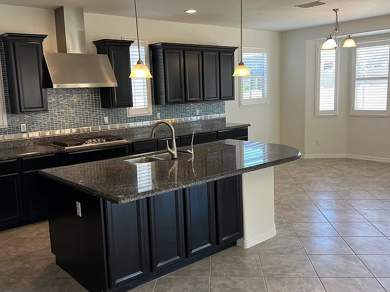 2901 E Iris Dr — Photo 7