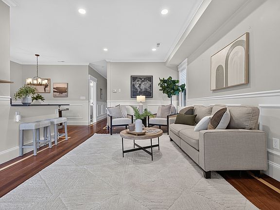 4th image of 472 E 3rd St #2