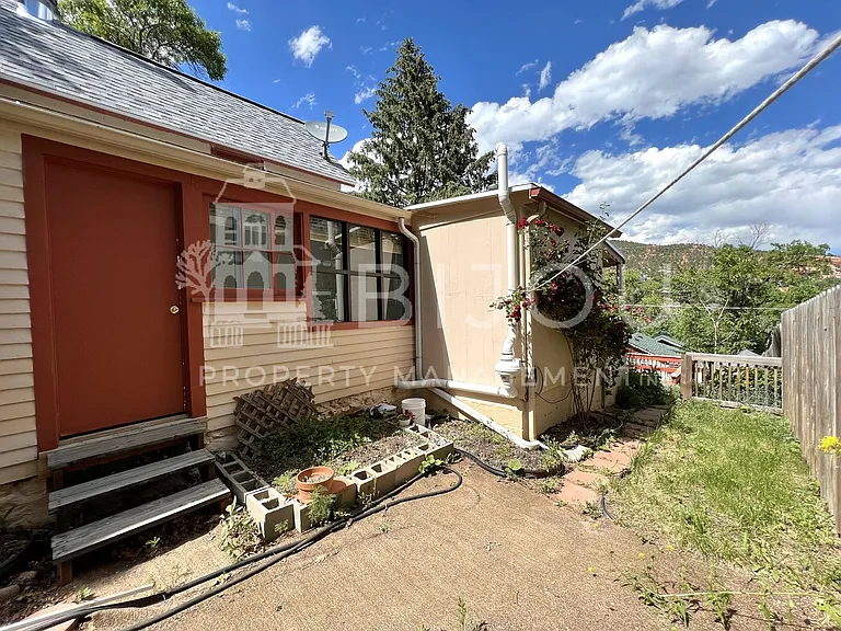 68 Waltham Ave — Photo 12