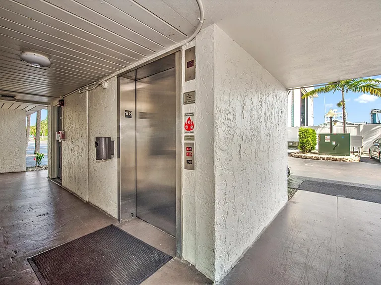 1027 Anglers Cv #B502 — Photo 15