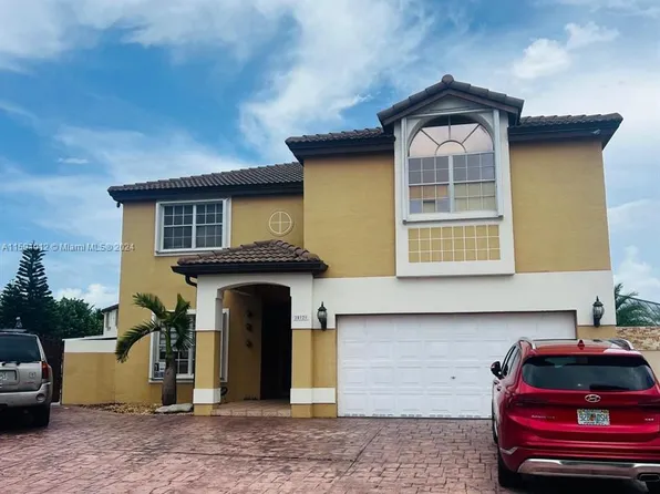 20121 NW 84th Ave, Hialeah, FL 33015