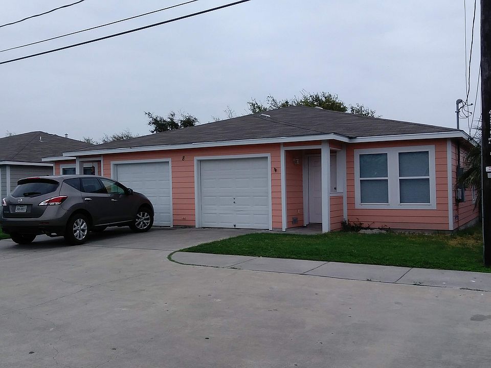 Front View. This rental is on the left side of the bldg.