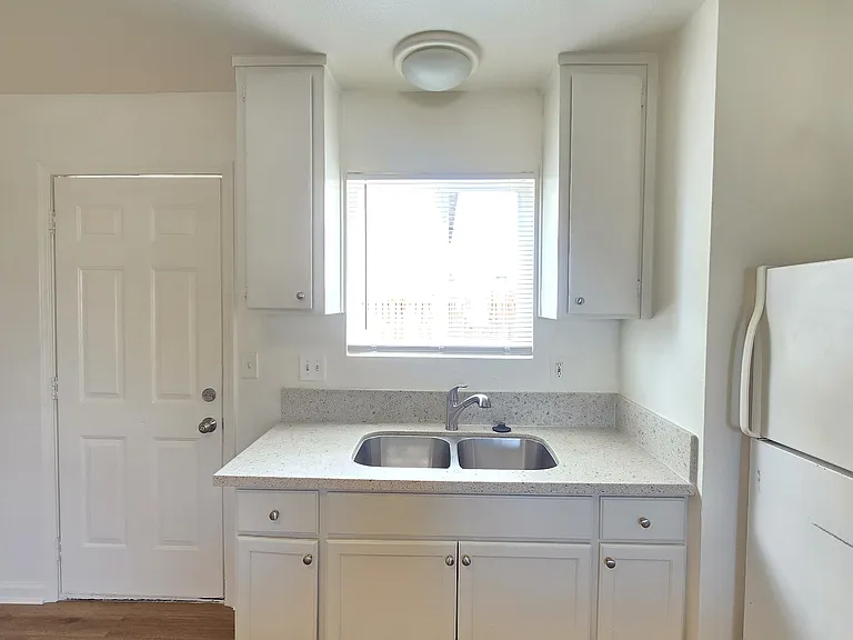 9825 N Loop Blvd #B — Photo 6