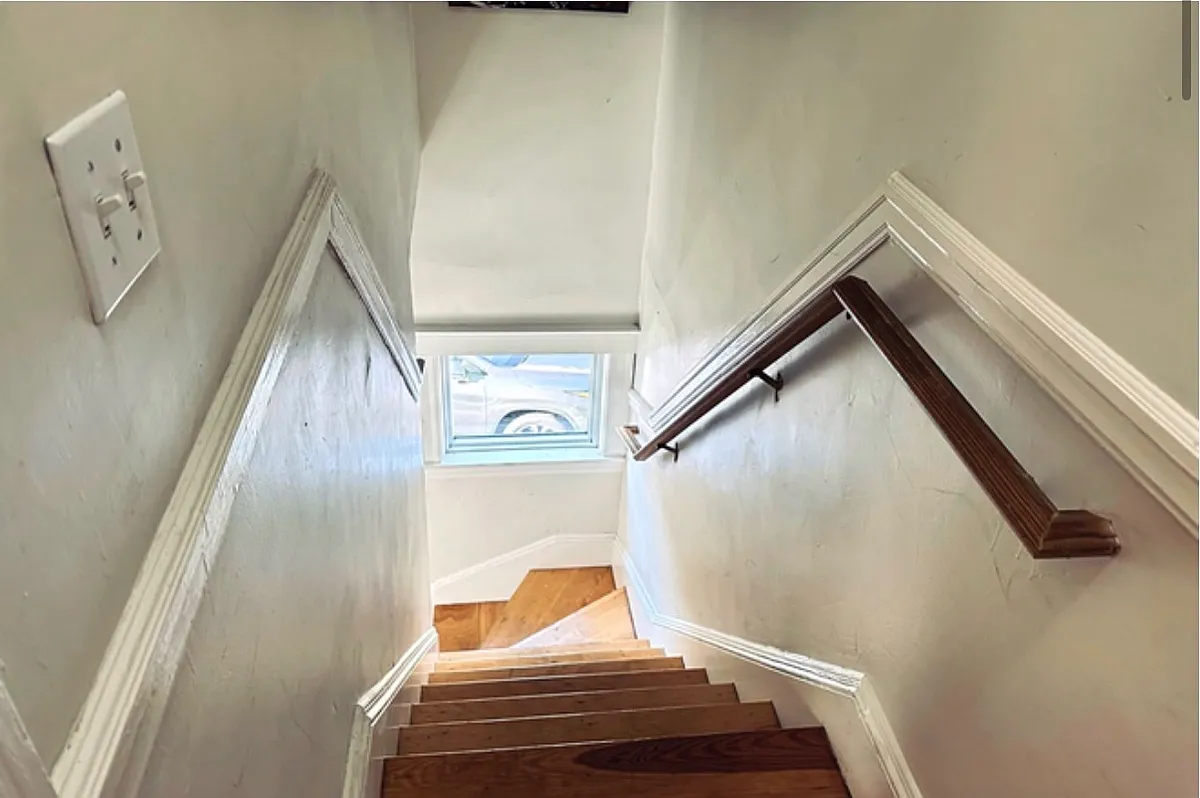 Building Photo - 98 W Quincy St #B
