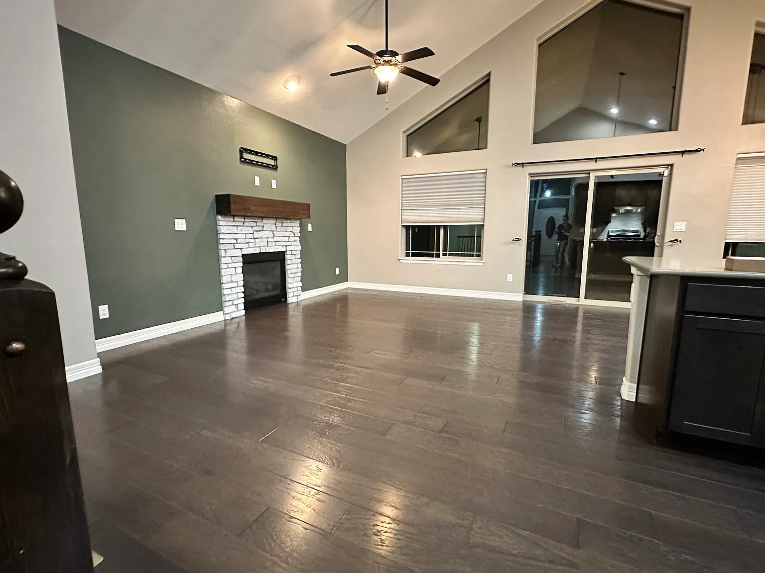 5 bed, 3686 sqft, $3,500 — Photo 2