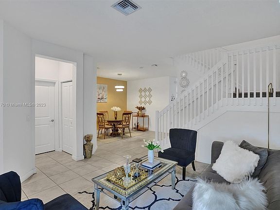 4th image of 20937 NE 2nd Pl