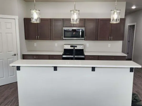 1224 24th St W, Dickinson, ND 58601