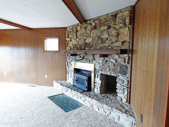 4th image of 12 Wamego Ln