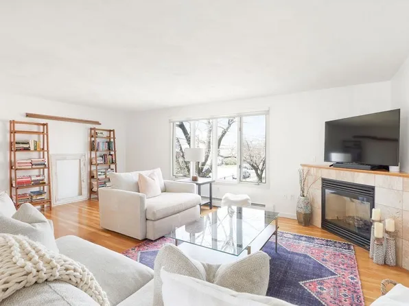 174 Adams St APT 1, Newton, MA 02458