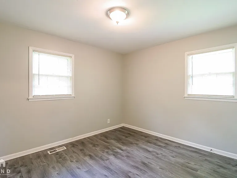 6220 Leslie Dr — Photo 15