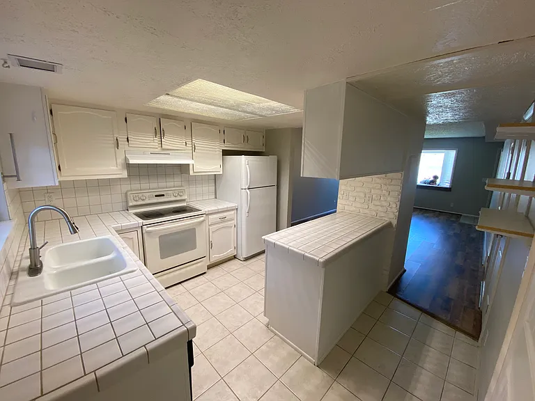 1111 Booth Dr — Photo 5