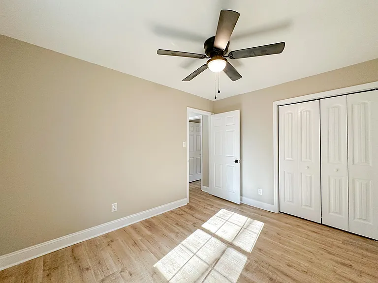 809 Teaberry Ln #B — Photo 12