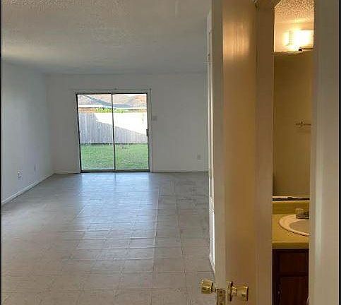 5th image of 2600-02-04 Richland St