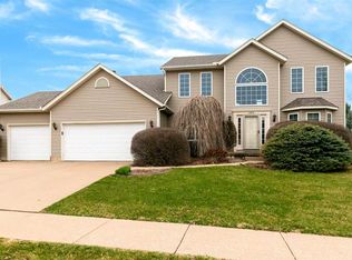 2974 Summertree Ave, Bettendorf, IA 52722