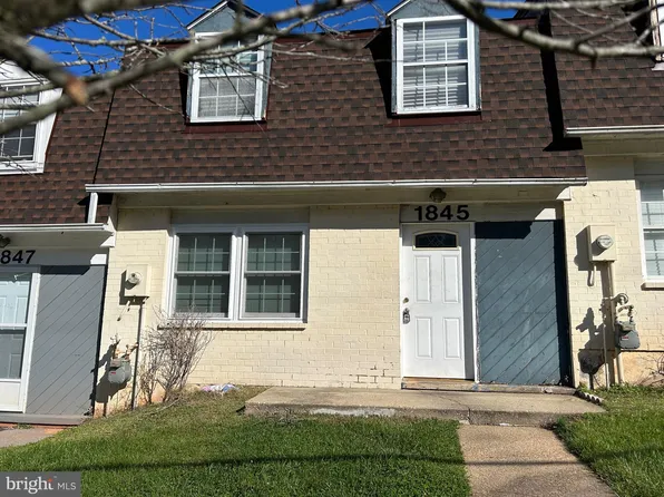 1845 Village Green Dr Unit W-148, Hyattsville, MD 20785