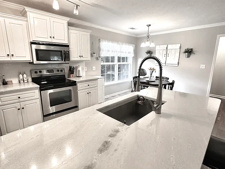 877 Tyler Woods Dr — Photo 9