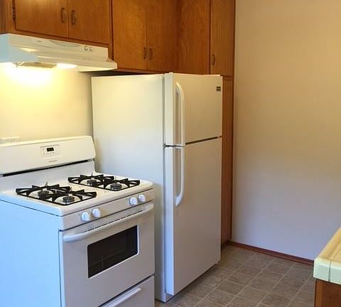 5th image of 255 C Ave APT B