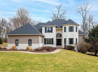 2497 Forest Reed Pl, Le Claire, IA 52753