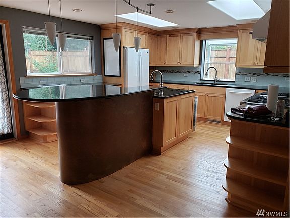 2nd image of 17224 10th Ave NE