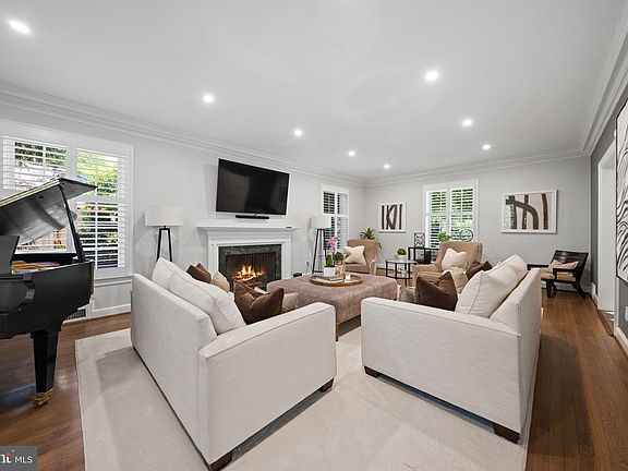4th image of 3200 Woodland Dr NW