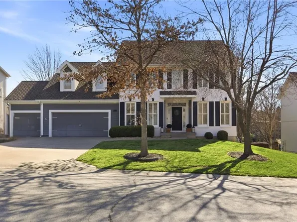 5827 Manor Ln, Parkville, MO 64152