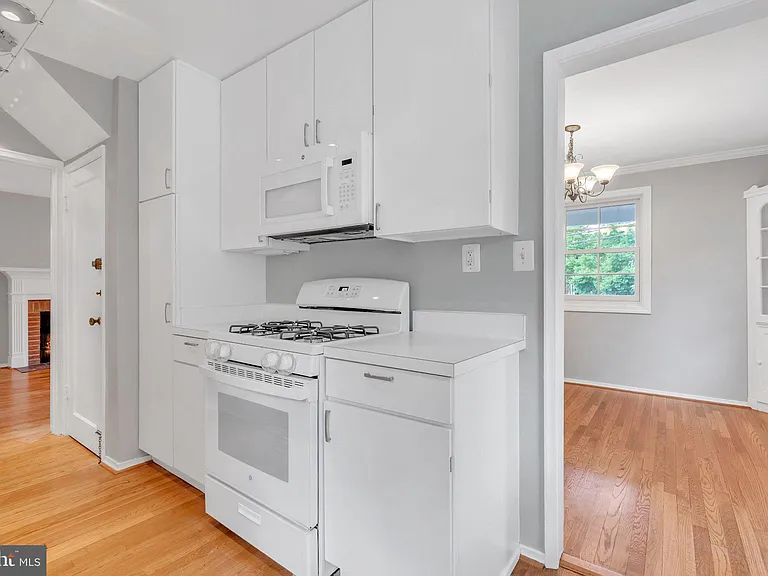 4306 Alton Pl NW — Photo 15