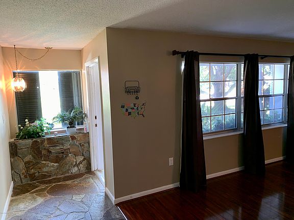 4th image of 2700 Royal Oak Dr