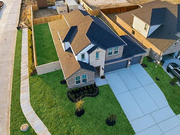 2nd image of 3010 Pasture Ln
