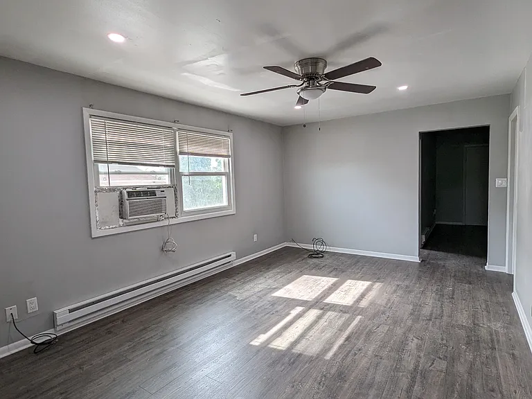 304 Hankes Ave #1 — Photo 3