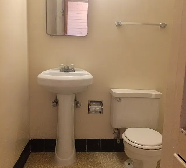 Charming Nob Hill 1 Bedroom with Private Garage — Photo 30