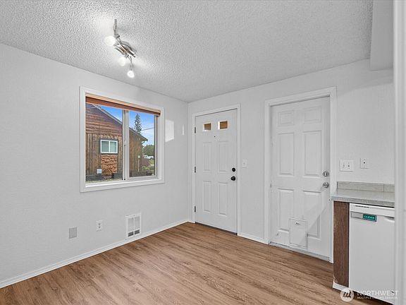 4th image of 8030 47th Avenue NE