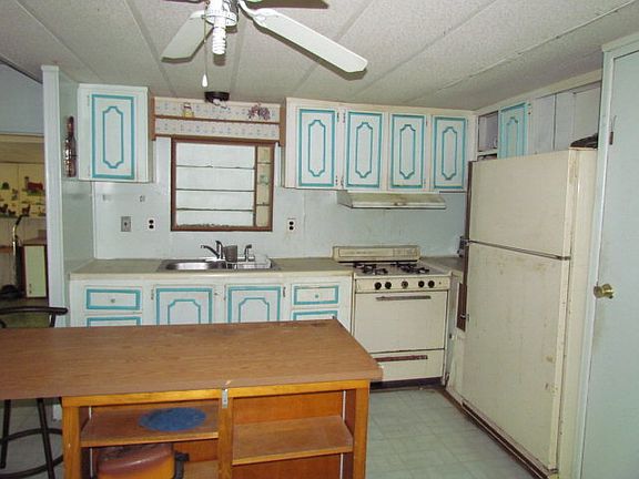 4th image of 10251 NW 101st St