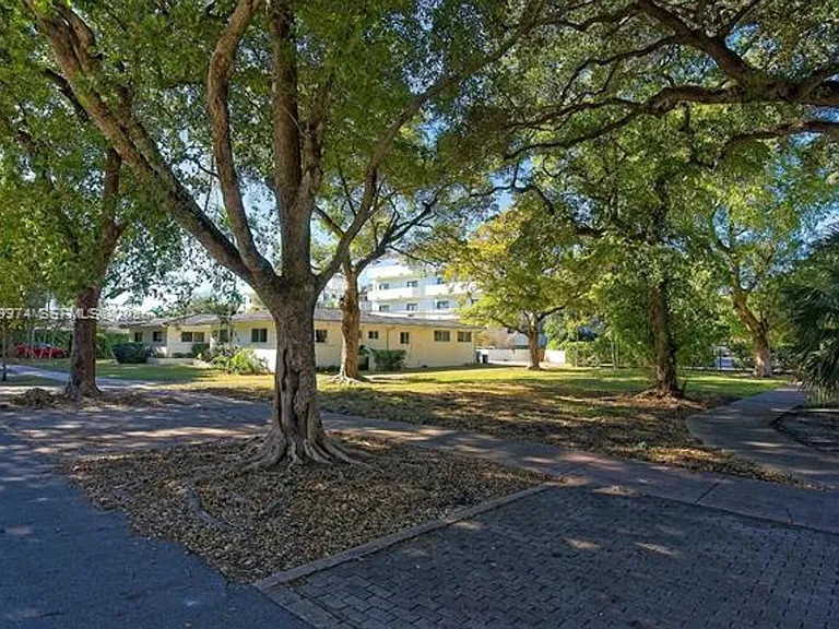 5400 Orduna Dr — Photo 12