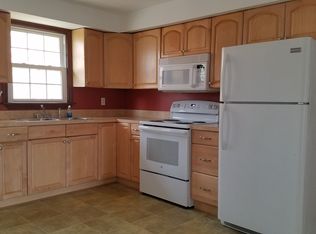 1784 Foxon Rd APT 2B, North Branford, CT 06471