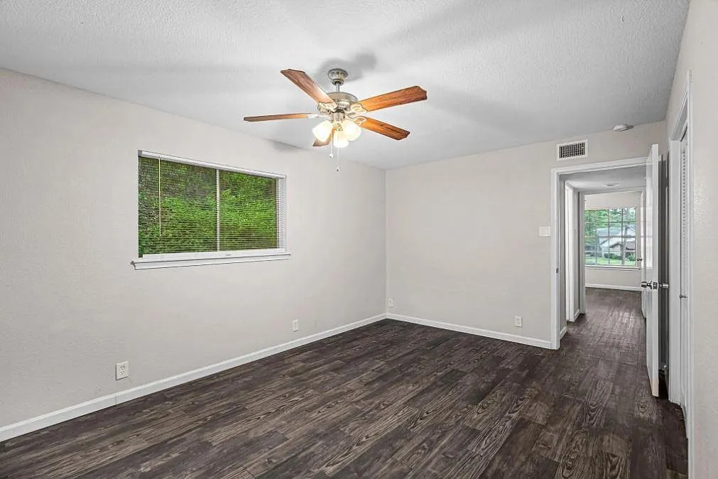 4 bed, 2.0 bath, 1875 sqft, $905 — Photo 1