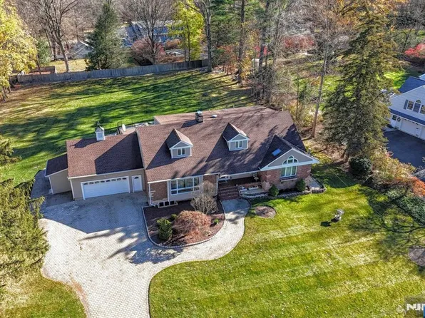 20 Spook Ridge Rd, Upper Saddle River, NJ 07458