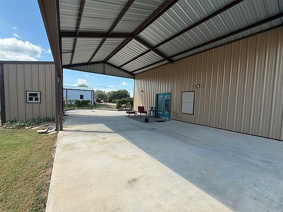 3rd image of 139 Yellowstone Dr