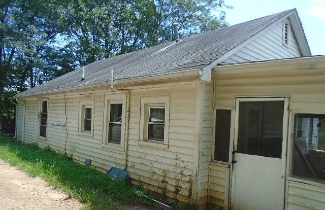2nd image of 416 Hodnetts Mill Rd