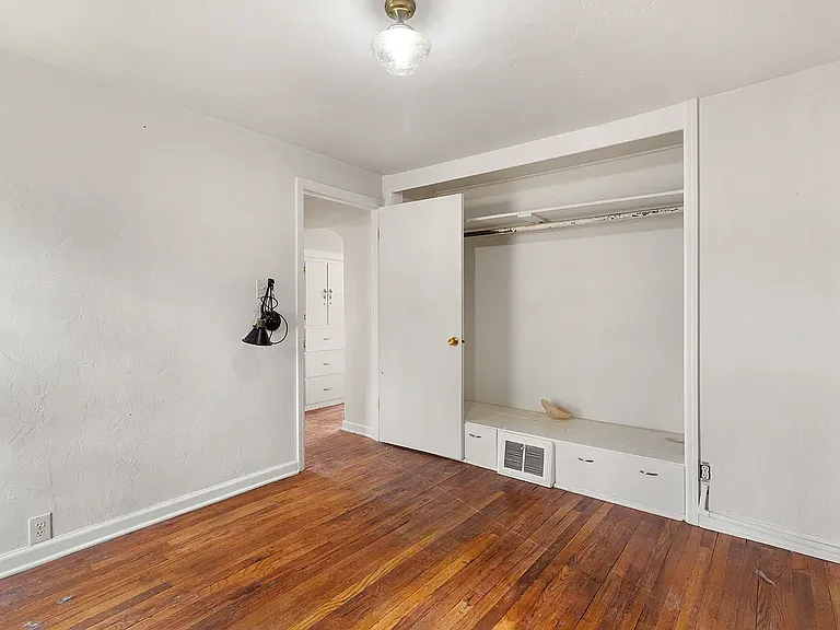 1136 S Adell Ave — Photo 21