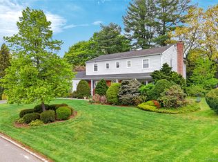 58 Hummingbird Drive, East Hills, NY 11576