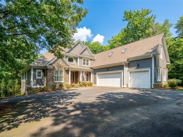 1820 Southpoint Ln, New London, NC 28127