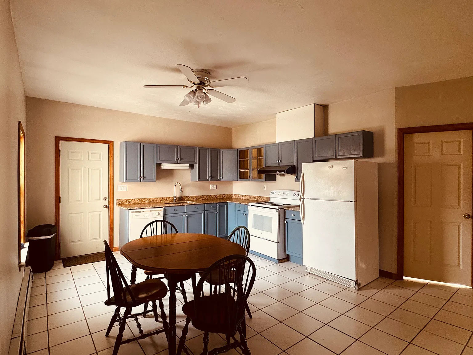 3 bed, 1500 sqft, $2,300 — Photo 3