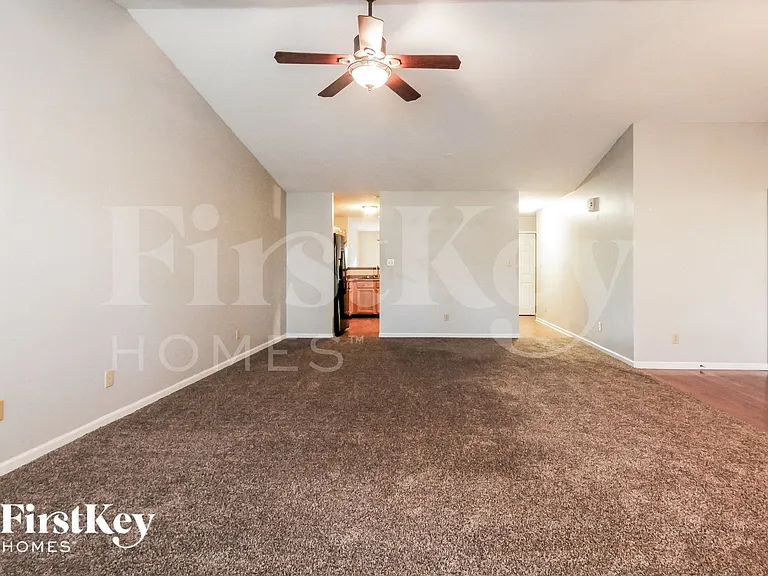41 Knoll Ln — Photo 2