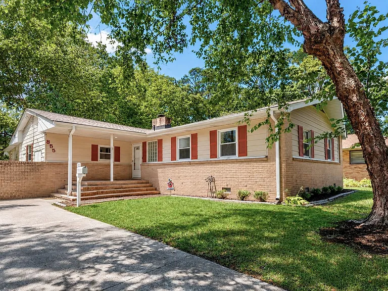 855 Catalina Dr — Photo 1